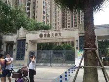 三峡广场天雨方,装修一室,看房方便。