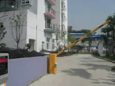 石桥铺巴山地铁站 精装小两室 户型方正 采光好