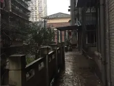 该房位于步行街旁,出行方便位置好,加装电梯,