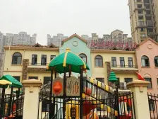 阳光充足,交通便利,生活配套完善,楼梯复式上下两层