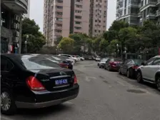 董家渡金融城旁,户型方正,两梯两户,带地下租赁车位