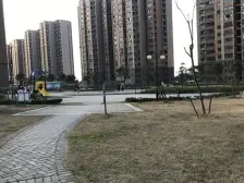 景观楼层,干净毛坯。采光好,诚心出售,价格可以谈的