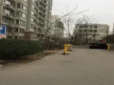 房子面积大,户型方正,交通方便,居住舒适