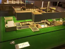 小区中间位置,精装修下叠,带南北院子和一层地下室