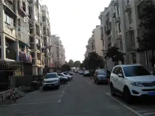 精装大一房,中间楼层,带固定车位,采光刺眼,交通便利