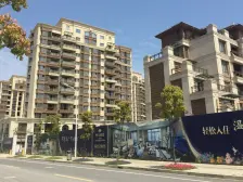 小区楼间距大位置佳的高层,东边套,满两年带车位