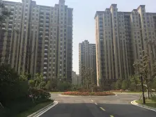 田家炳紫东南苑北区 三房朝南户型方正 有车库看房方便