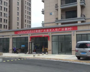 广德湖学的边上,生活方便,位置好。精装修保养好