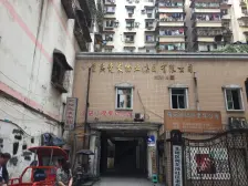 地段好,出行购物方便,房子加装了电梯。