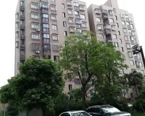 全新装修。诚心出售,价格可谈。