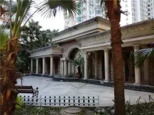 南坪商圈内,近轻轨,环境优美,居家安静。