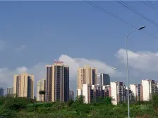 轻轨三房,单价不到一万,带车位