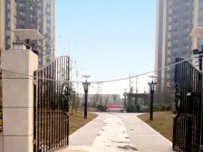 蔡家轻轨站,龙湖天街上,蔡家公园旁