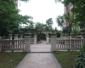 双轻轨5/9号线 门口公交站 交通方便 配套齐全 精装修