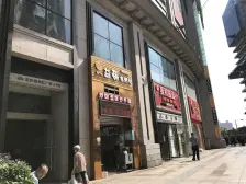 杨家坪步行街商圈里,楼层高视野宽阔,采光充足。