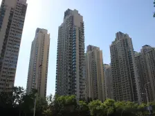 总共三层一二楼复式,地下一楼可以储存东西南北通透