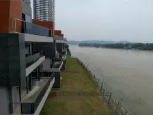 蓝山湾独栋别墅上下五层正面观江