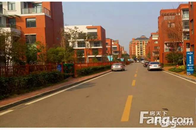 丝宝第三街实景图
