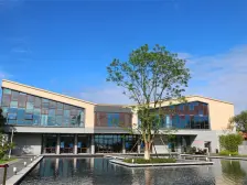 城际列车站旁 三环路口 小区旁有6大公园