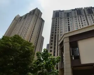 波隆城市花园4室2厅南